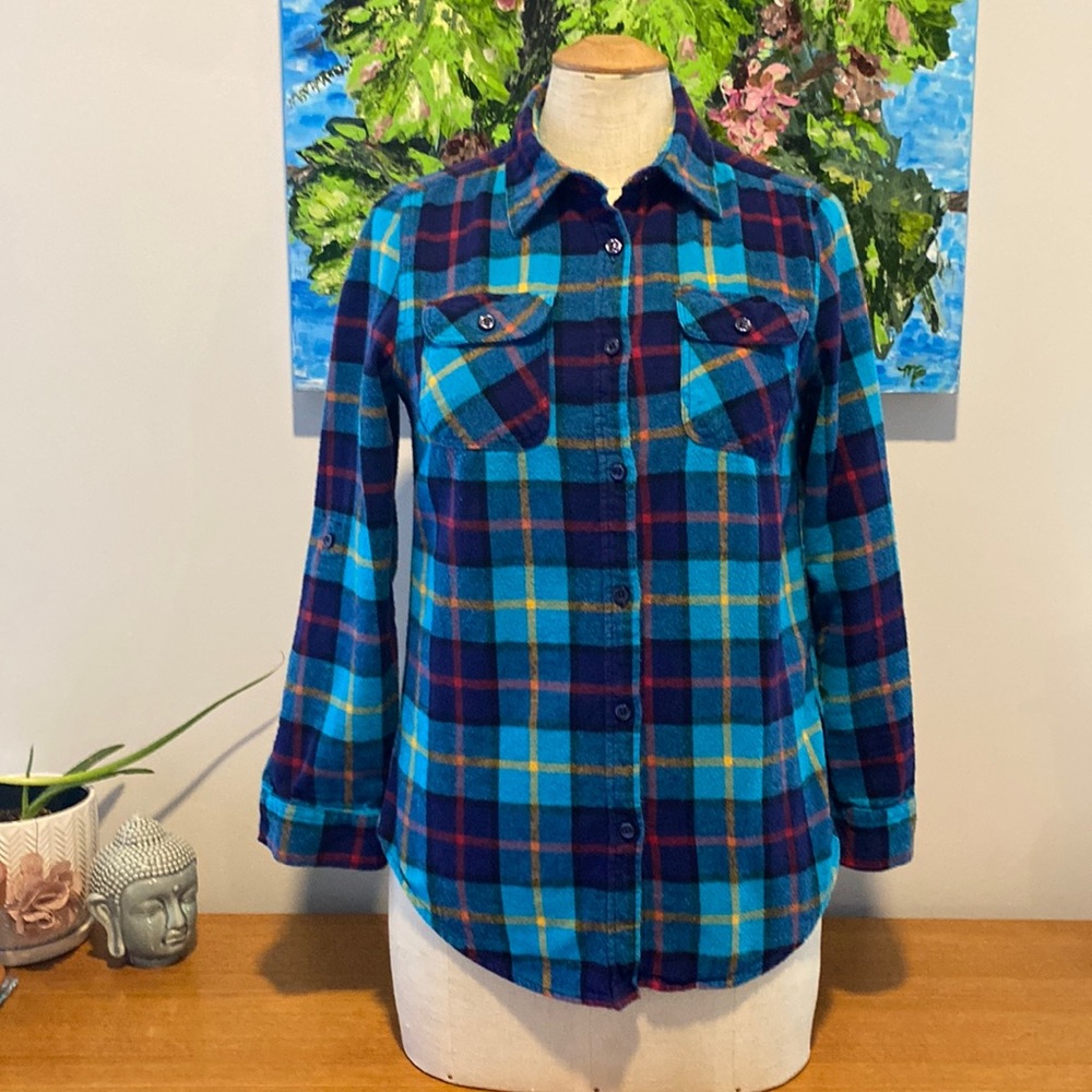 Inso plaid 100% cotton flannel shirt. Size Med but fits Small. Sleeves roll up.